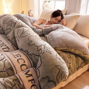 Lamb Fleece Blanket - Super Warm Quilt for Winter and Autumn, Thickened Comforter for Single and Double Bedding