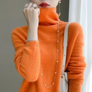 Elevate Your Style with the Women's Australian Wool Pullover - The Perfect Blend of Comfort and Elegance